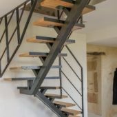 Fabricant-L-escalier-metal-Vertou-Nantes-44-bois-limon-central-quart-tournant_2