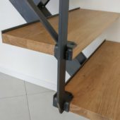 Fabricant-L-escalier-metal-Vertou-Nantes-44-bois-limon-central-quart-tournant_detail2