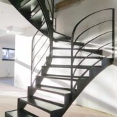 Fabricant-L-escalier-metal-Vertou-Nantes-44-tout-acier-demi-tournant-sur-mesure-design-2